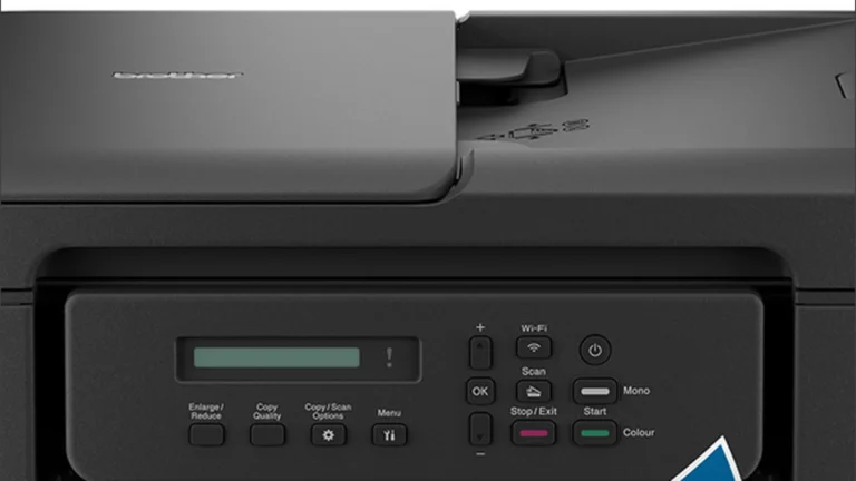 Partea de sus a multifuncționalei Brother DCP-T730DW, cu alimentatorul de documente, ecranul LCD pe un rând și butoanele Copy, Scan, OK, Stop/Exit și Start