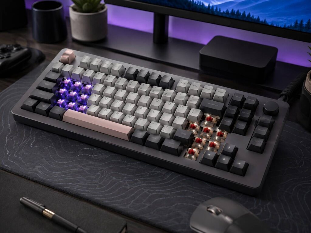 Tastaturi hibride magnetice și mecanice: cum funcționează și ce avantaje oferă